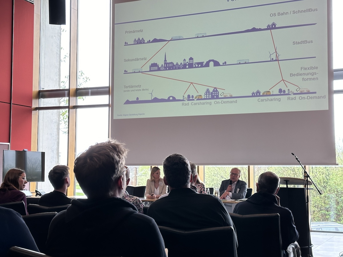 Vor der ersten Lütti-Fahrt gab es bei der Präsentation im Bramscher Rathaus noch reichlich Theorie zur Zukunft des ÖPNV