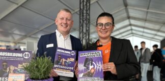 Julian Strotmann und Pamela van der Geest vom Team der Ausbildung 49