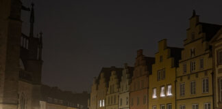 historischer Markt der Stadt Osnabrück bei Nacht