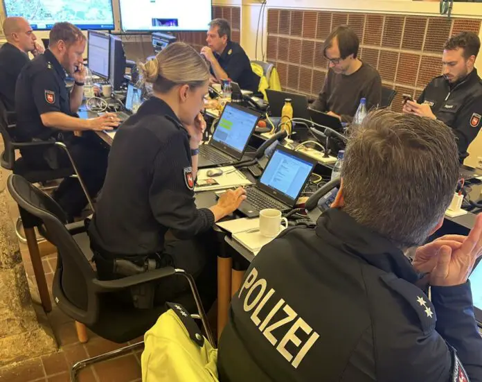 Einsatzkräfte bei der Bombenräumung am 17. November / Foto: PI Osnabrück