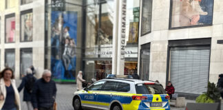 Streifenwagen in der Fußgängerzone Große Straße Osnabrück