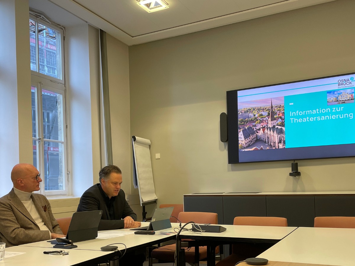 Wolfgang Beckermann (Erster Stadtrat und Kulturdezernent) und Thimo Weitemeier (Stadtbaurat) beim Pressetermin. / Foto: Dominik Lapp