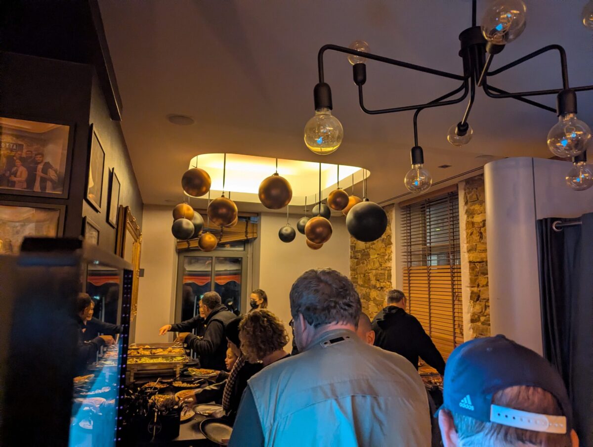 Zum 5. Mal: Restaurant LOTTA veranstaltet Drei-Gänge-Buffet für Bedürftige LOTTA