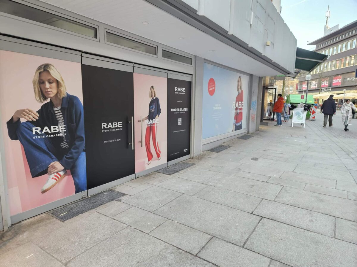 Rabe in der Krahnstraße. / Foto: Laura Hilgert