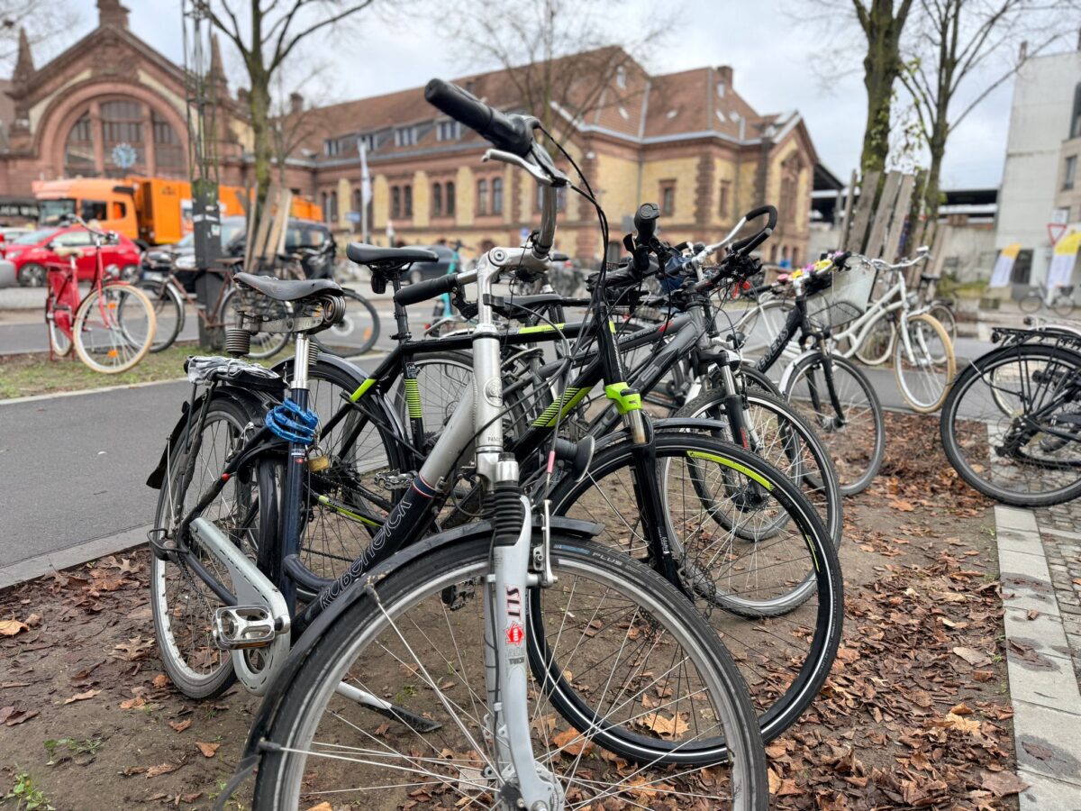 Falsch abgestellte Fahrräder am Radboulevard. / Foto: Pohlmann