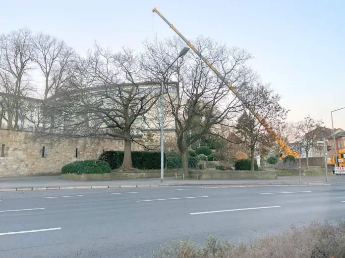 Neuer Schriftzug am Hotel Remarque