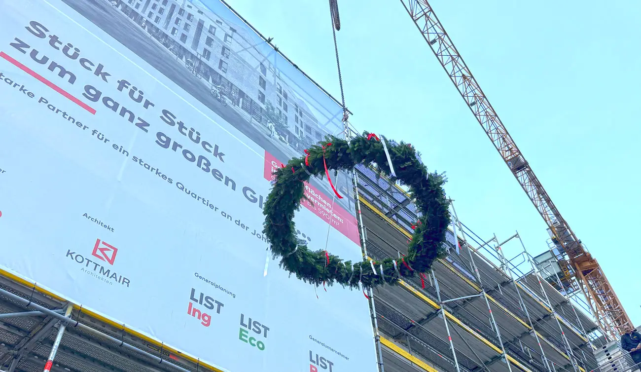 Richtkranz für den Neubau an der Johannisstraße