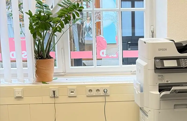 Scherben liegen im Büro der SPD-Ratsfraktion