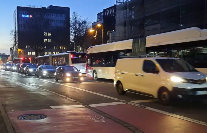 Stau auf dem Neumarkt