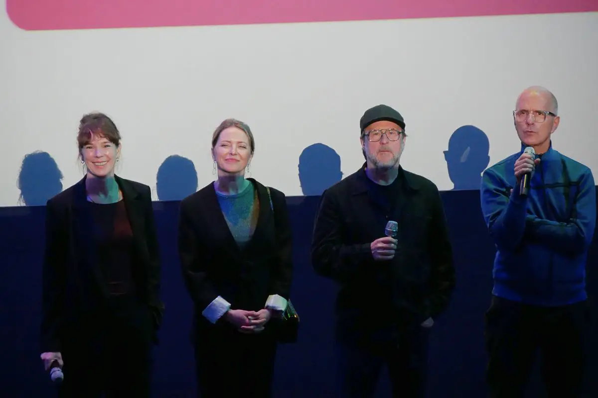 „Stromberg“-Stars live in der Hall of Fame: Osnabrück feiert ein Wiedersehen mit dem „Papa“ Milena Dreissig, Diana Staehly, Bjarne Mädel und Christoph Maria Herbst. / Foto: Dominik Lapp