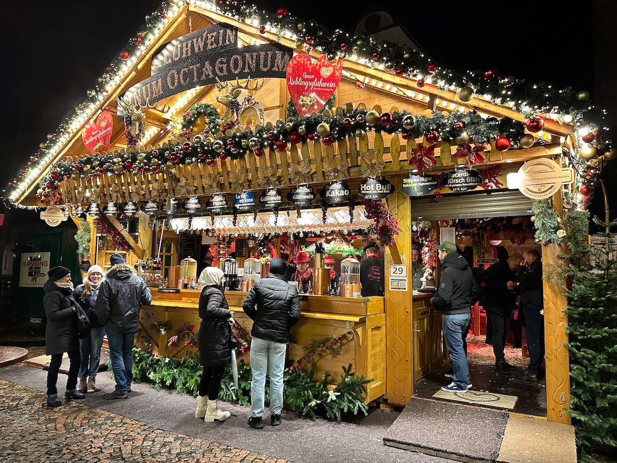 Das Vinum Octagonom auf dem Osnabrücker Weihnachtsmarkt / Foto: Pohlmann
